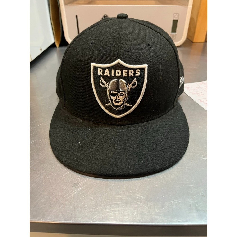 Vtg New Era Oakland Las Vegas Raiders NFL Fitted Hat Black and Silver 7 5/8